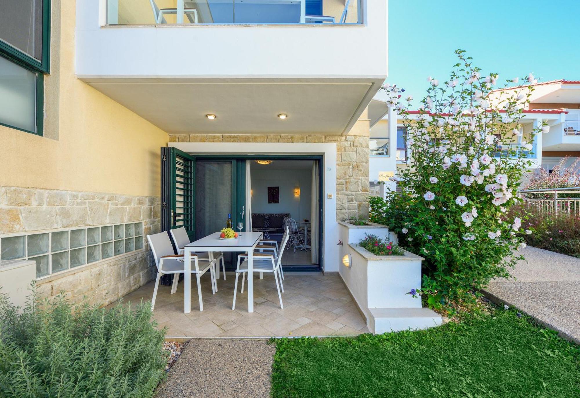 Elpiniki Luxury Apartments Nea Poteidaia Exterior foto